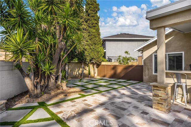 Building Photo - 1320 N Van Gogh Cir