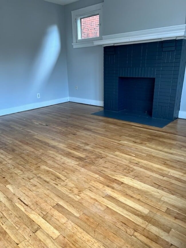 Building Photo - 1 Bedroom 1 Bath Townhome in Point Breeze
