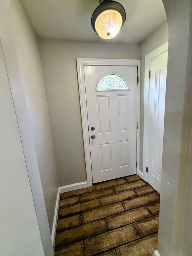 Building Photo - Spacious 2 bedroom with bonus room for rent - Canton NW