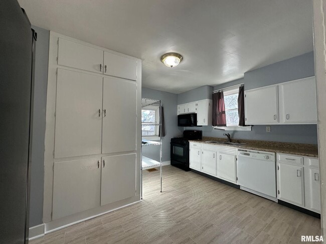 Building Photo - 146 N State St