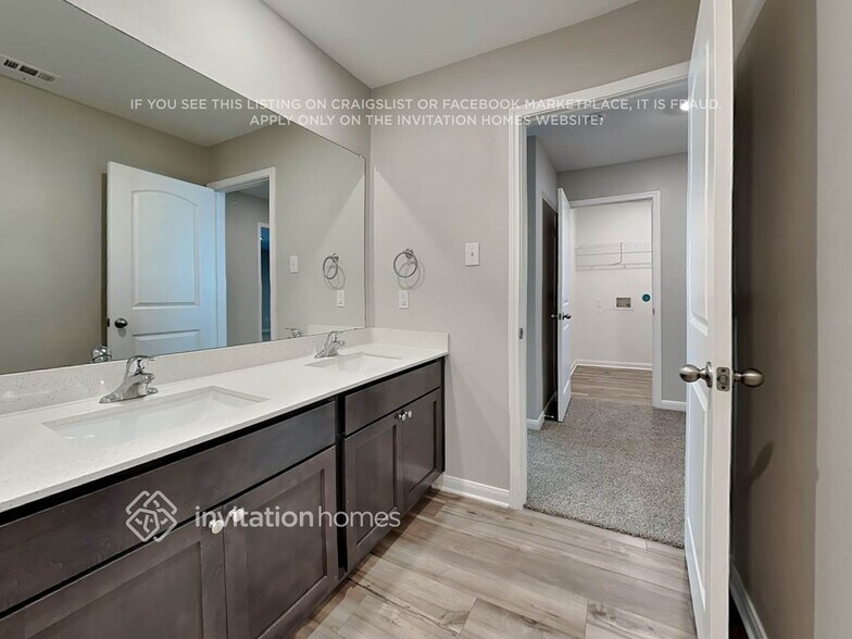 Building Photo - 3127 Angus Dr