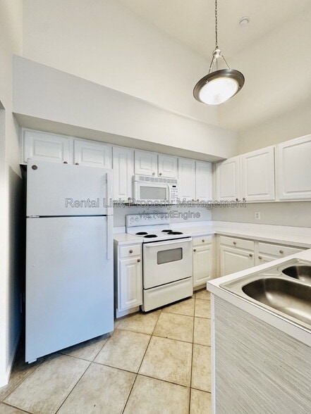 Building Photo - 4105 Residence Drive