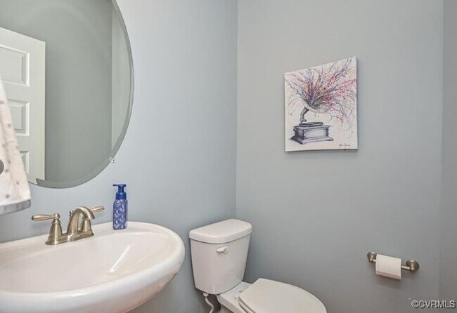 Building Photo - 8013 Rutland Village Dr