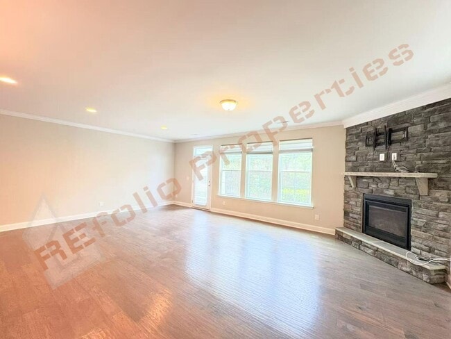 Building Photo - 713 Newlyn Dr