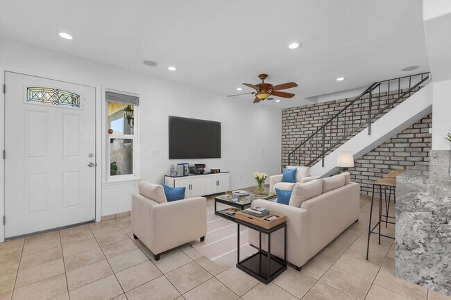 Building Photo - 72592 Edgehill Dr