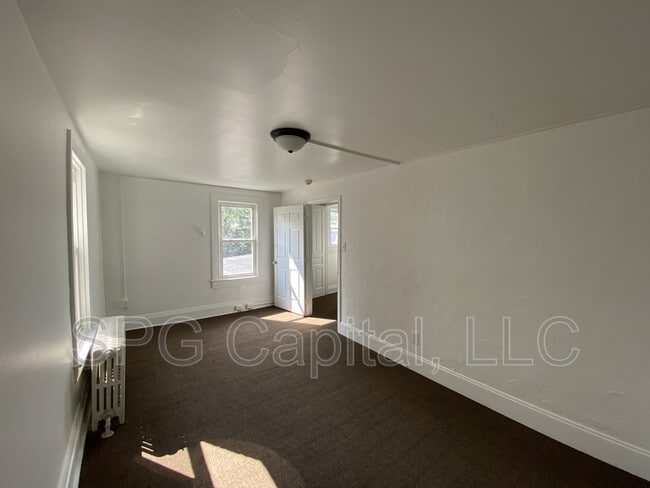 Building Photo - 220 W Jackson St