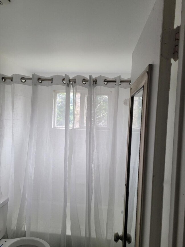 Building Photo - 3501 Commerce St