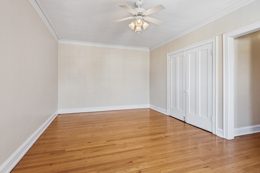 Building Photo - 1919 W Estes Ave