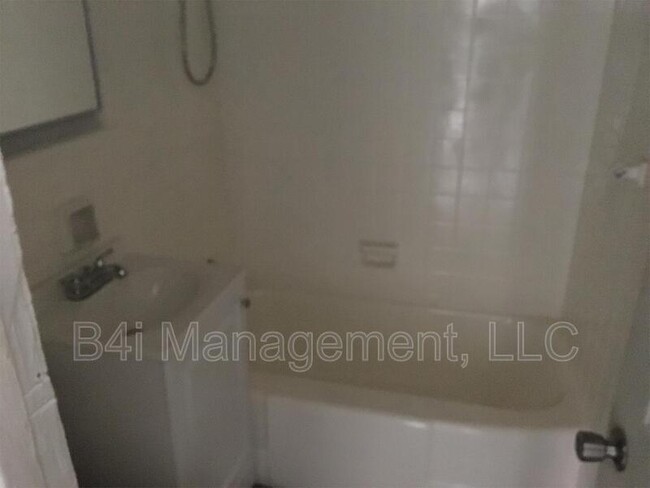 Building Photo - 421 S 15th St