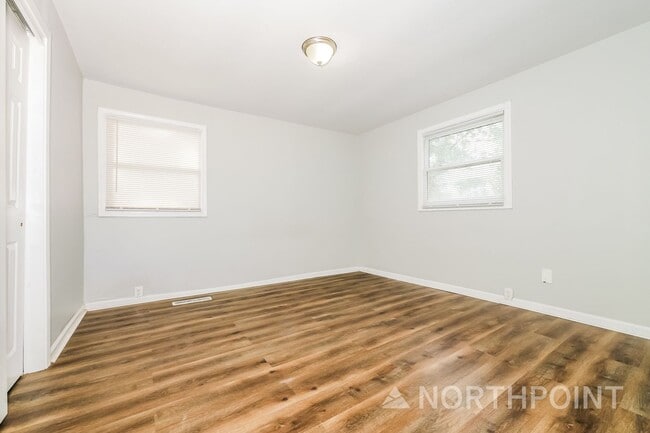 Building Photo - 3 BR/1.5BA | Newly Renovated Single Family Home |  Fenced backyard | In Kansas City!