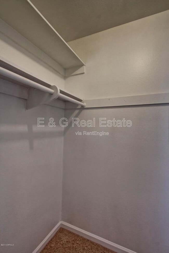 Building Photo - 1030 E Manhatton Dr