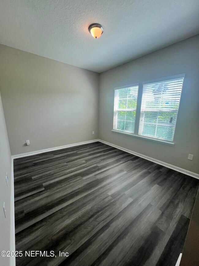 Building Photo - 15825 Stedman Lake Dr