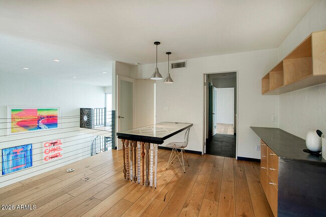 Building Photo - 3261 E Camelback Rd