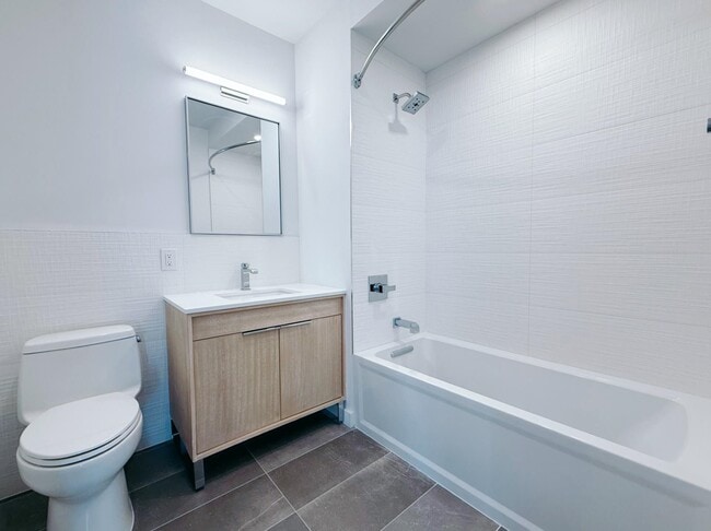 Building Photo - 425 3rd St