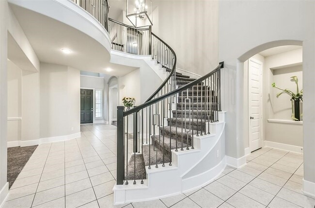 Building Photo - 16526 Whiteoak Canyon Dr