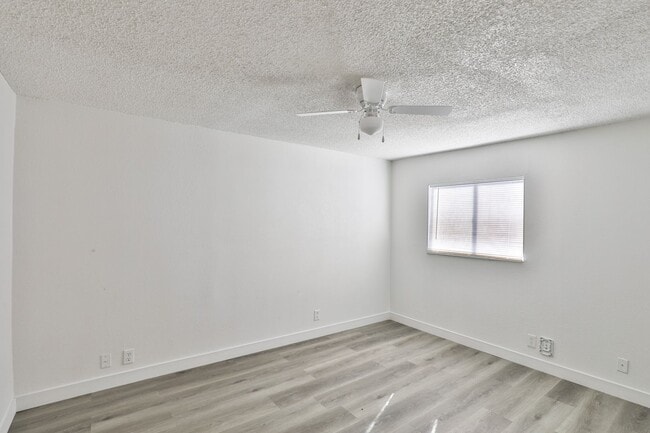 Building Photo - AZ21-033