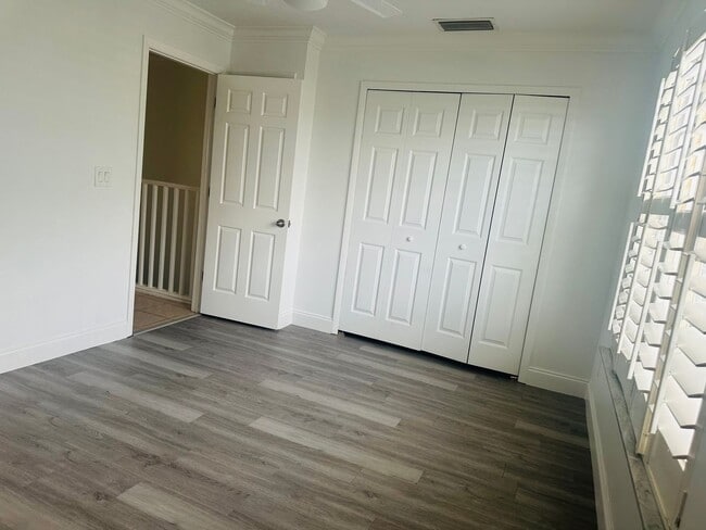 Building Photo - SW area Condo with a pool