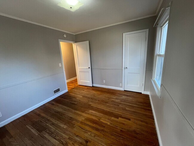 Building Photo - 3 Bedroom / 2 Bath Home!