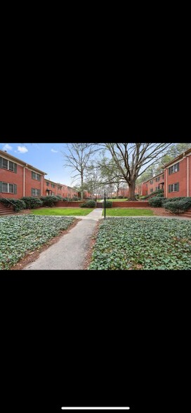 Building Photo - 430 Lindbergh Dr NE