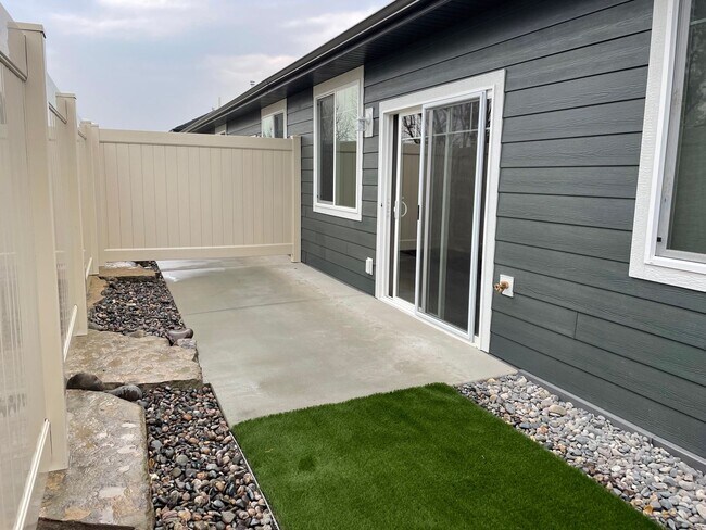 Building Photo - 6322/6324 Absaloka Ln