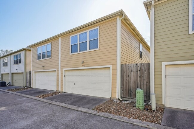 Building Photo - 1719 Redwing Pines Dr