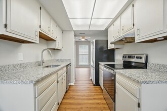 Building Photo - 909 Westwind Pl