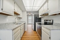 Building Photo - 909 Westwind Pl