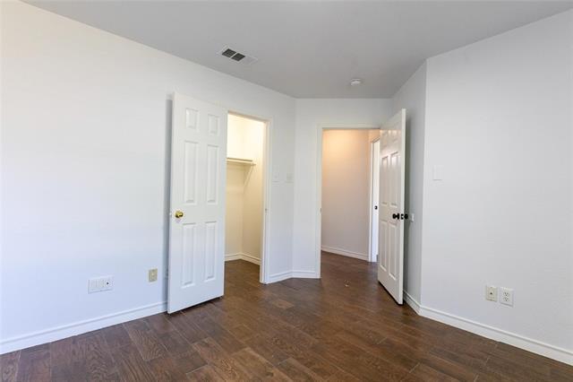 Building Photo - 2950 Goldenwave St