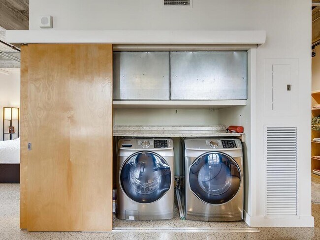 Building Photo - 710 Colorado St