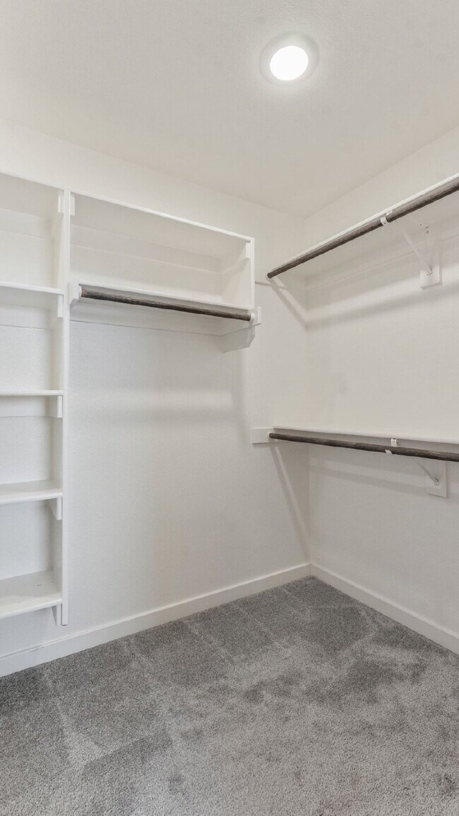 Building Photo - "Superb 4-Bed Oasis with Granite Elegance & a Cozy Fireplace in Fayetteville!"