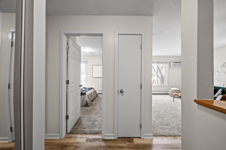 Building Photo - 3729 Snelling Ave