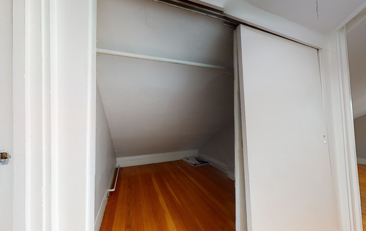 Building Photo - 224 Banks St