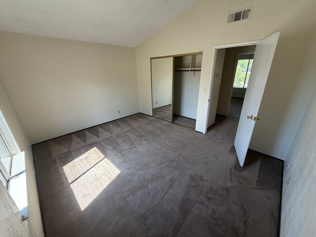Building Photo - 2 bedroom | 1.5 bathroom | Citrus Heights Town Home