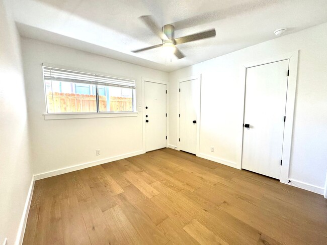 Building Photo - Remodeled Condo 2 Blocks to St. David's Me...