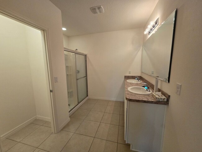 Building Photo - 121 Fishermans Cove Dr