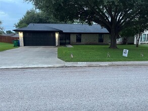 Building Photo - 1307 T H Johnson Dr