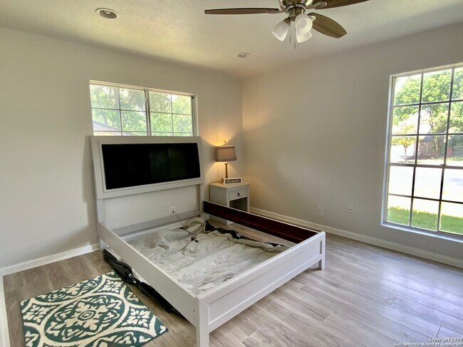 Building Photo - 8110 Pleasant Forest Dr