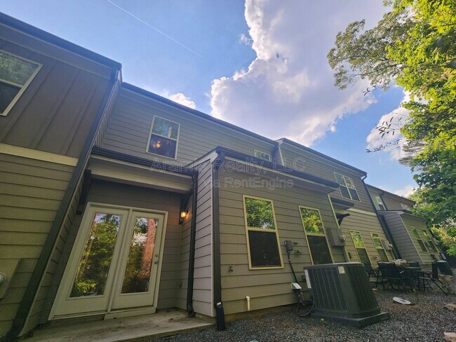 Building Photo - 2079 Pinnacle Walk