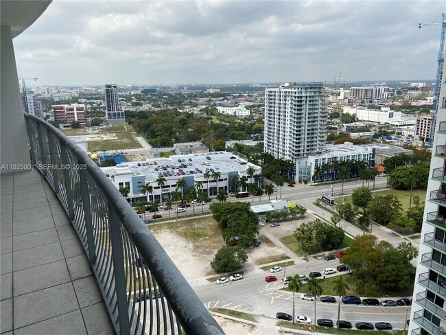 Building Photo - 1750 N Bayshore Dr