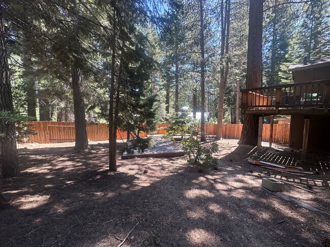 Building Photo - Charming 3 Bed, 2 Bath on Gardner Mountain