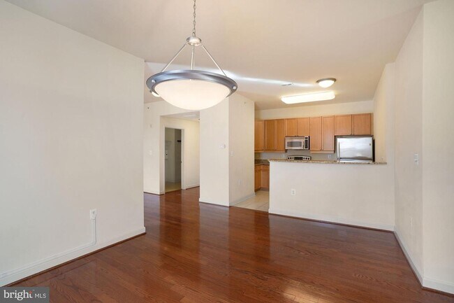 Building Photo - 525 Belmont Bay Dr