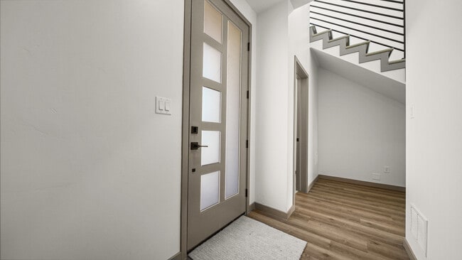 Building Photo - 353 Toms Cyn Dr