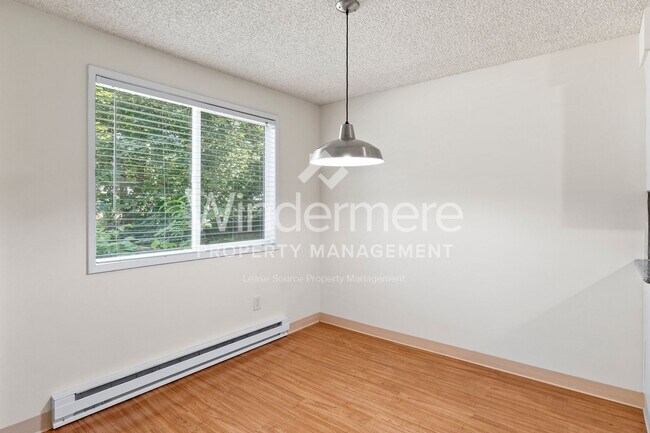 Building Photo - Beautiful and remodeled 1-Bedroom Apartmen...