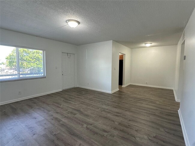 Building Photo - 1400 NE 56th St