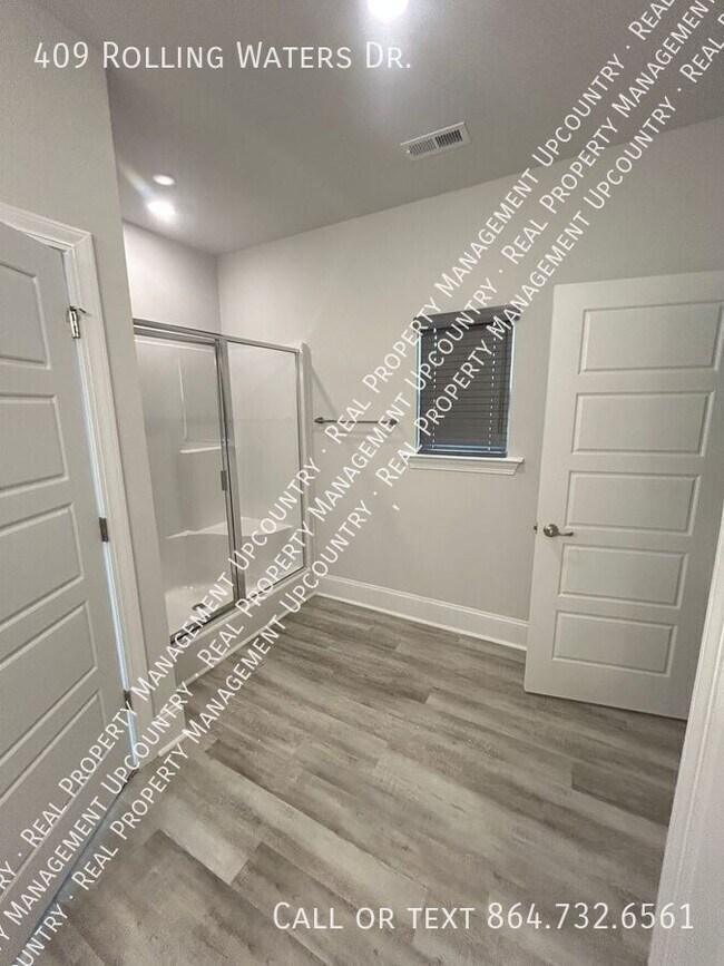 Building Photo - 409 Rolling Waters Dr