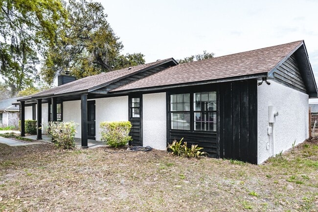 Building Photo - 3BR Home in Shell Point – Sunroom | Garage | Prime Location