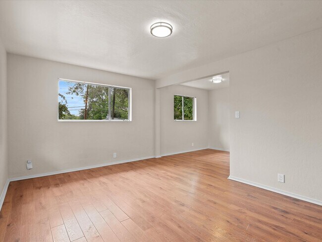 Building Photo - Move In Ready Midtown Dream Home