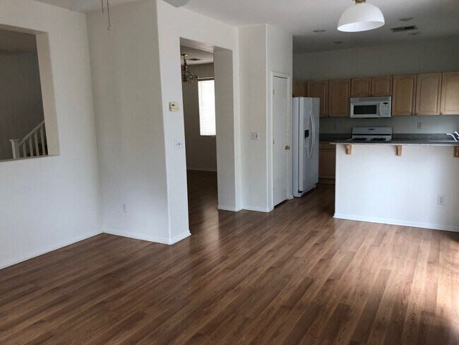 Building Photo - Charming 4 BED/3BATH, Home nestled in this beautiful guard-gated Rhodes Ranch Community!