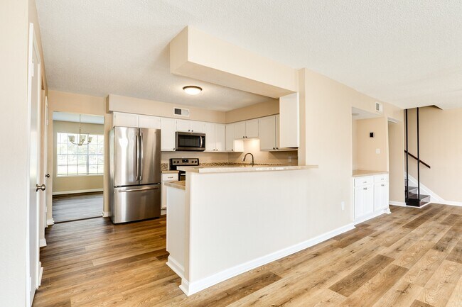 Building Photo - 1920 Back Bay Dr