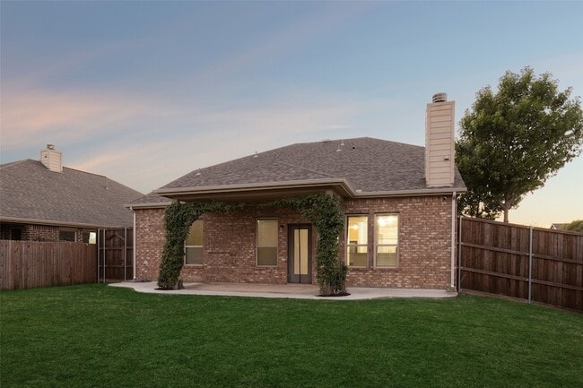 Building Photo - 5001 Bluewater Dr